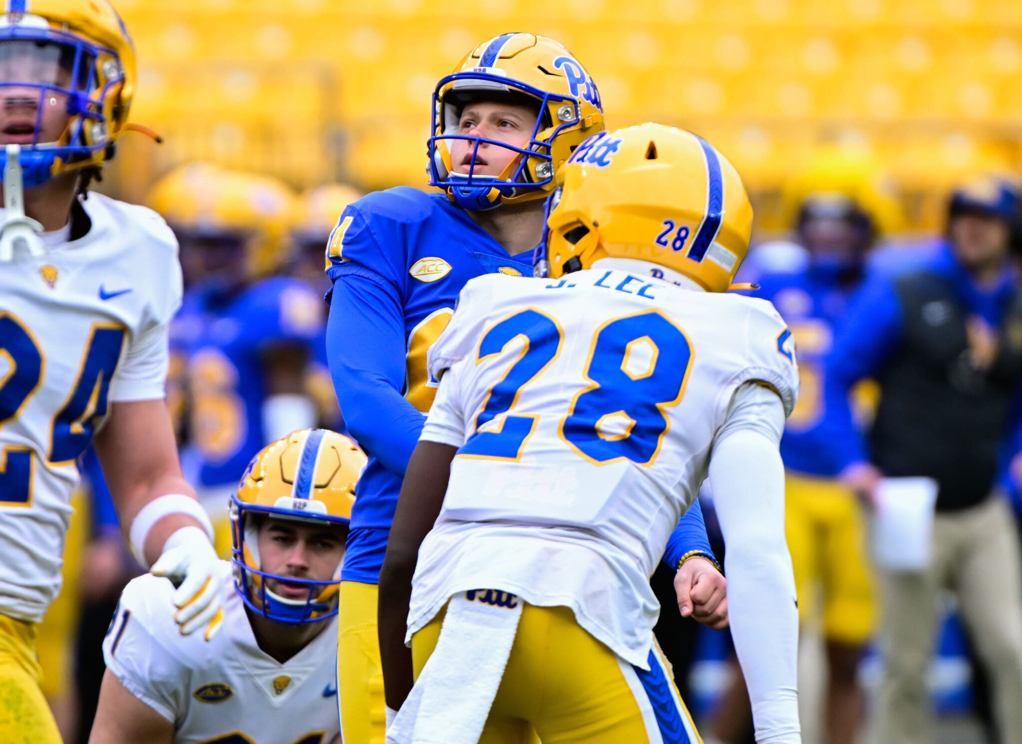 Shawn Lee (28), Sam Carpenter (24)