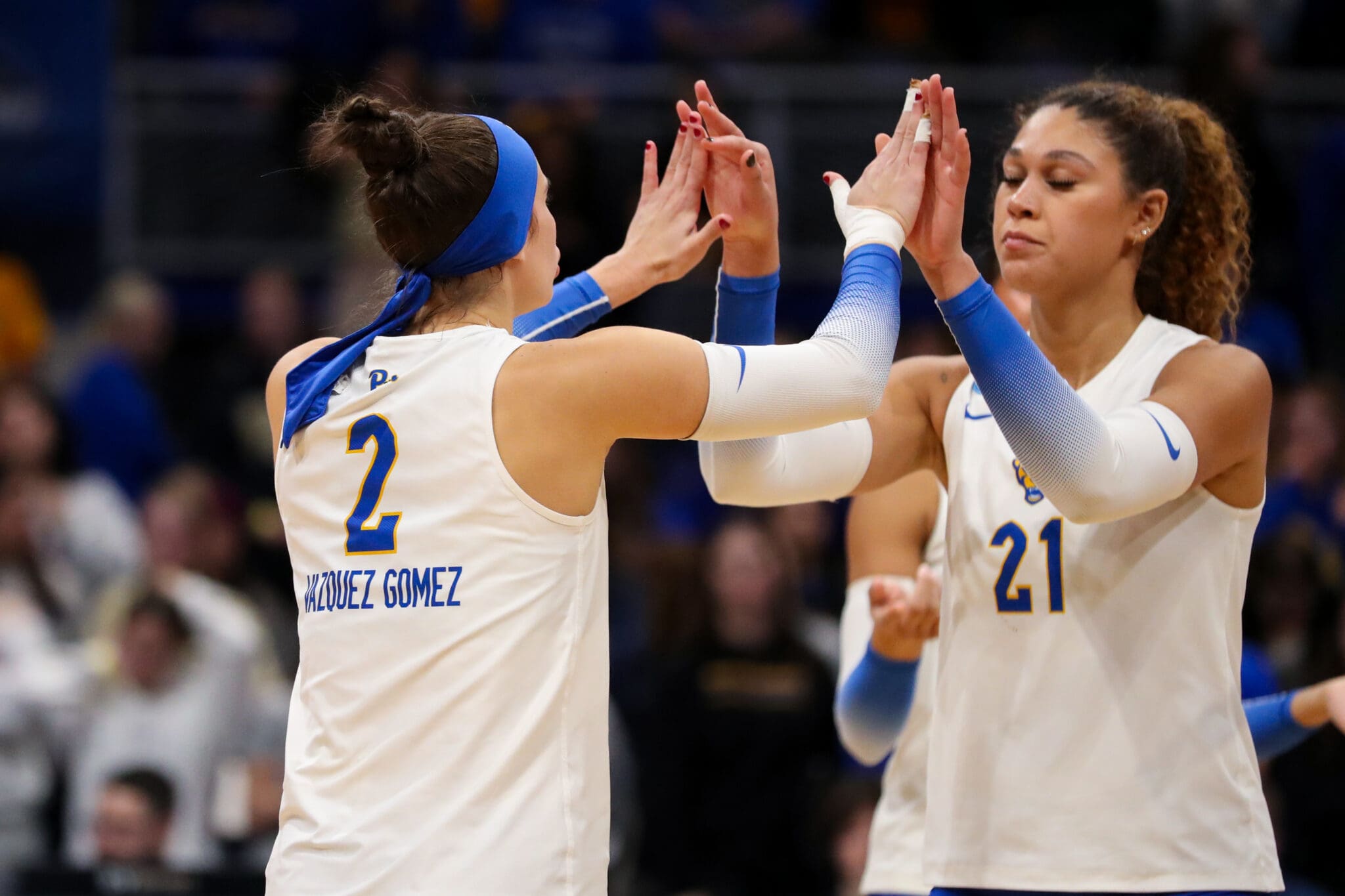 Pittsburgh middle blocker Bre Kelley (21) Pittsburgh outside hitter Valeria Vazquez Gomez (2) December 7, 2024 David Hague/PSN