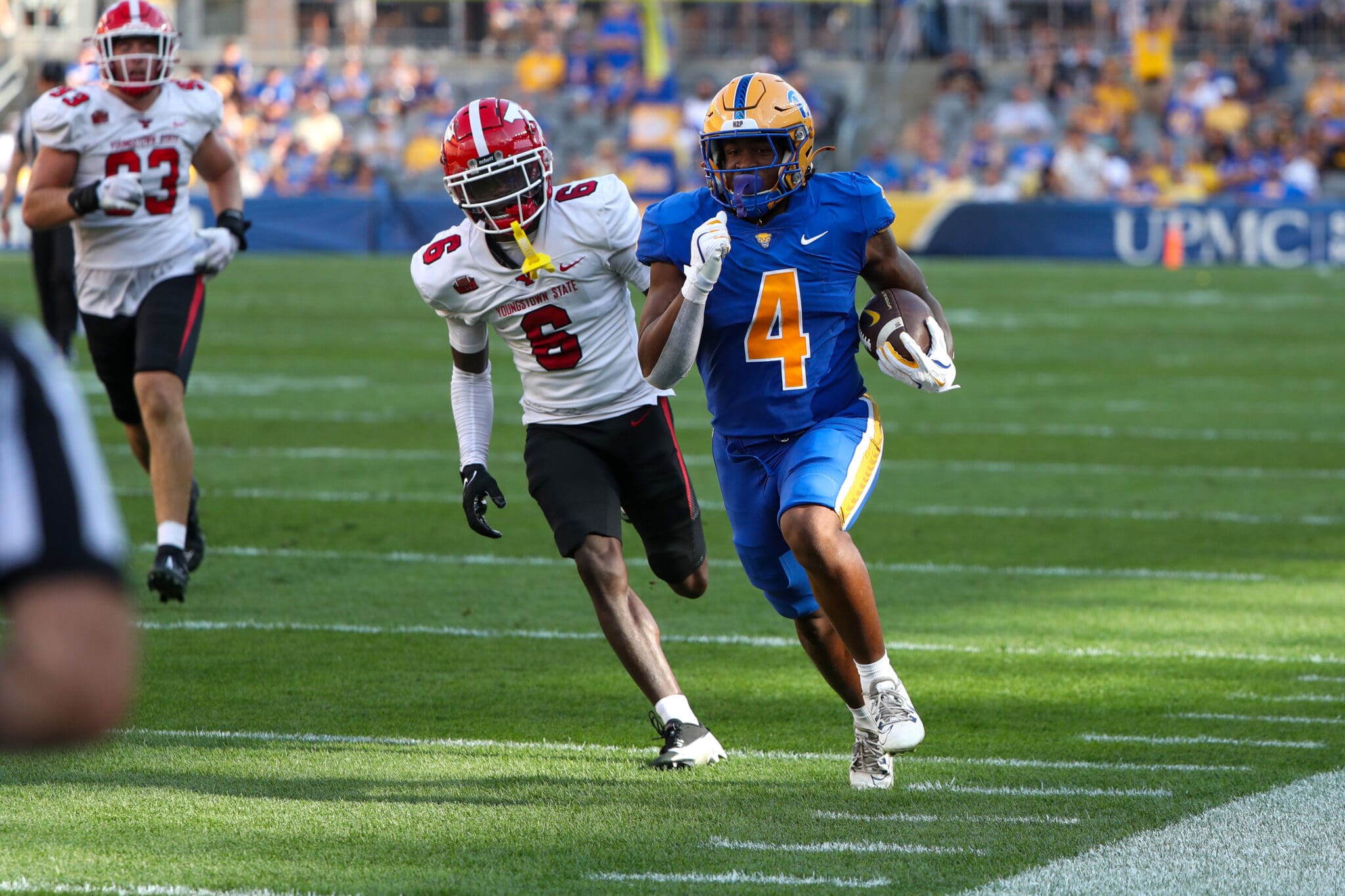 Pitt running back Daniel Carter