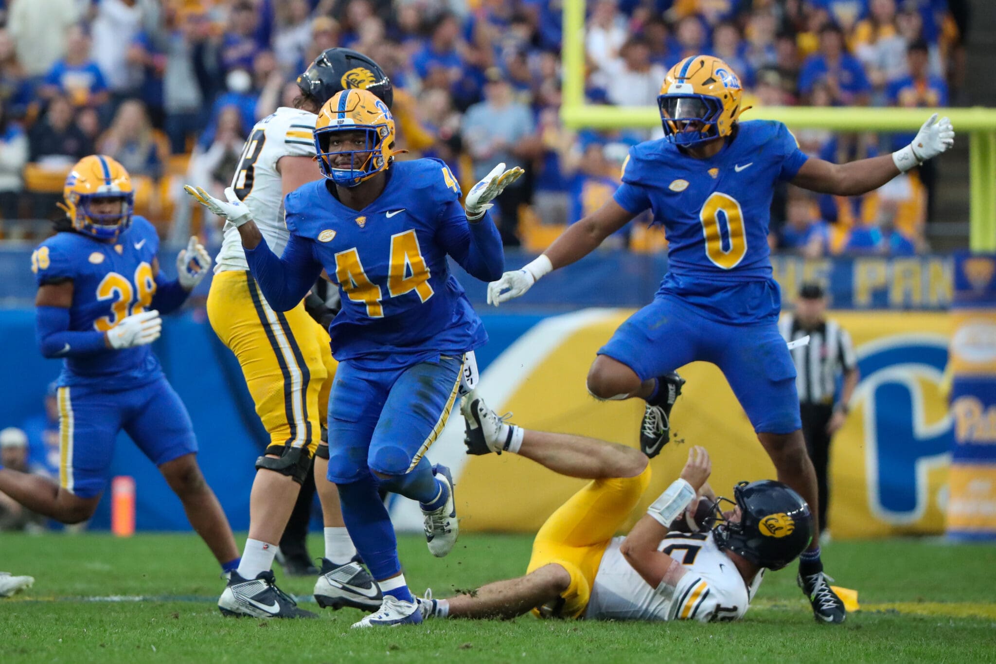 Pitt defensive end Jimmy Scott