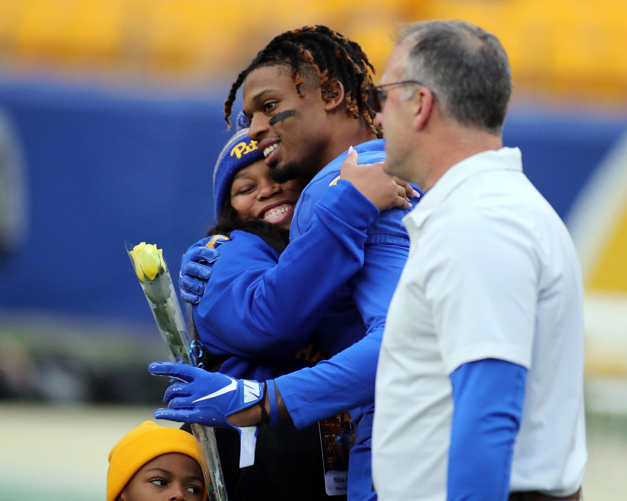 Damar Hamlin gets breathing tube removed, talks with Bills teammates