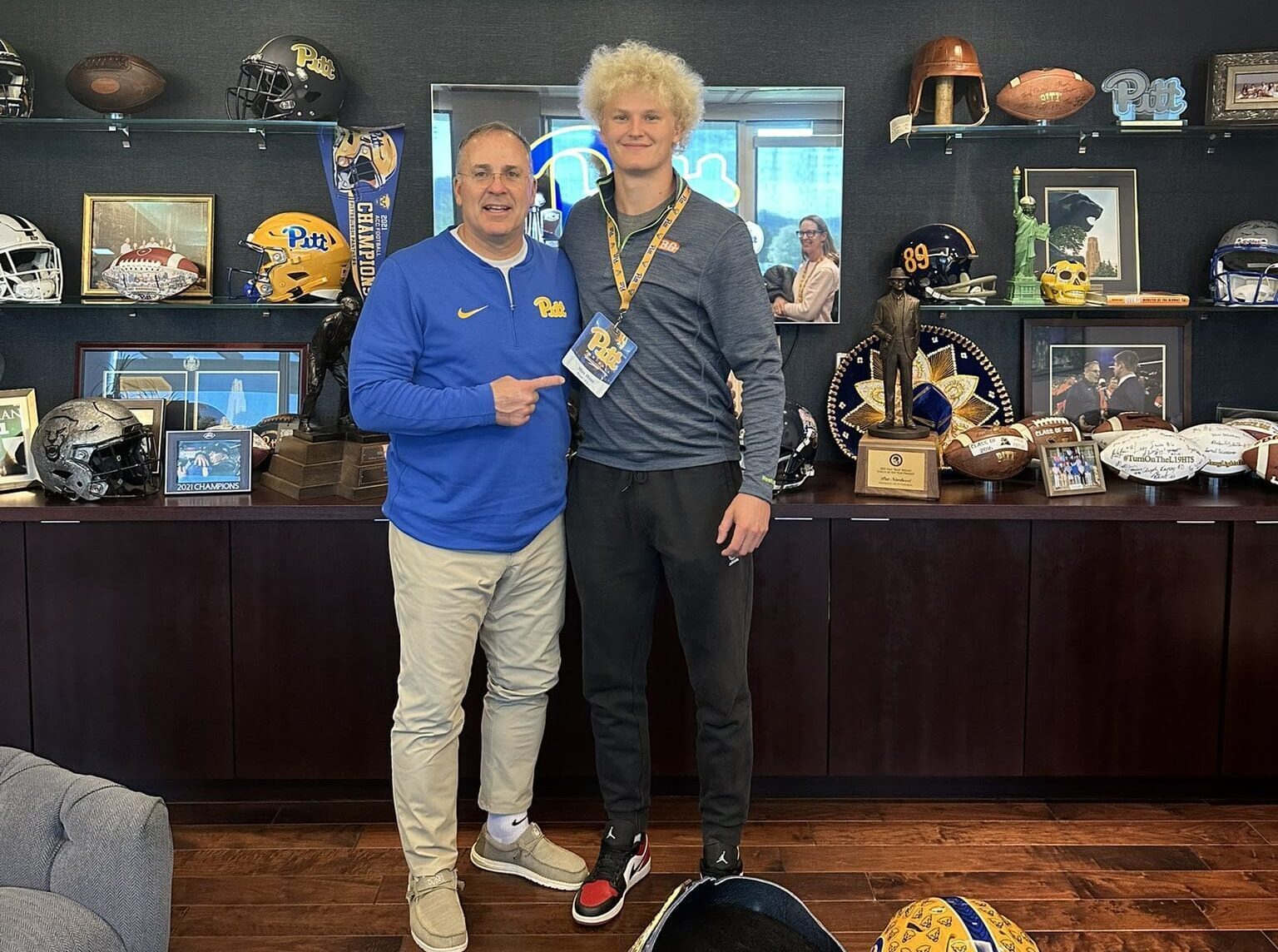 Pitt tight end Max Hunt