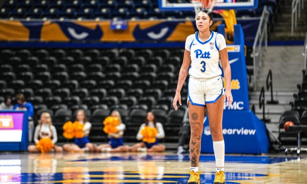 Photo via Pitt women's basketball on Twitter.
