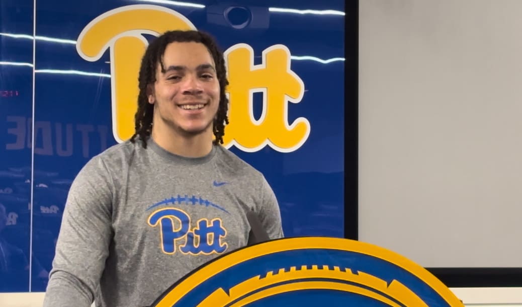 Pitt linebacker Cameron Lindsey.