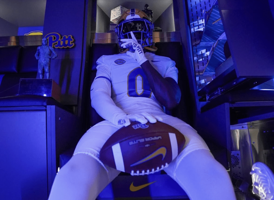 Pitt lands three-star linebacker Desmond Johnson. Photo courtesy of Johnson's Instagram account.