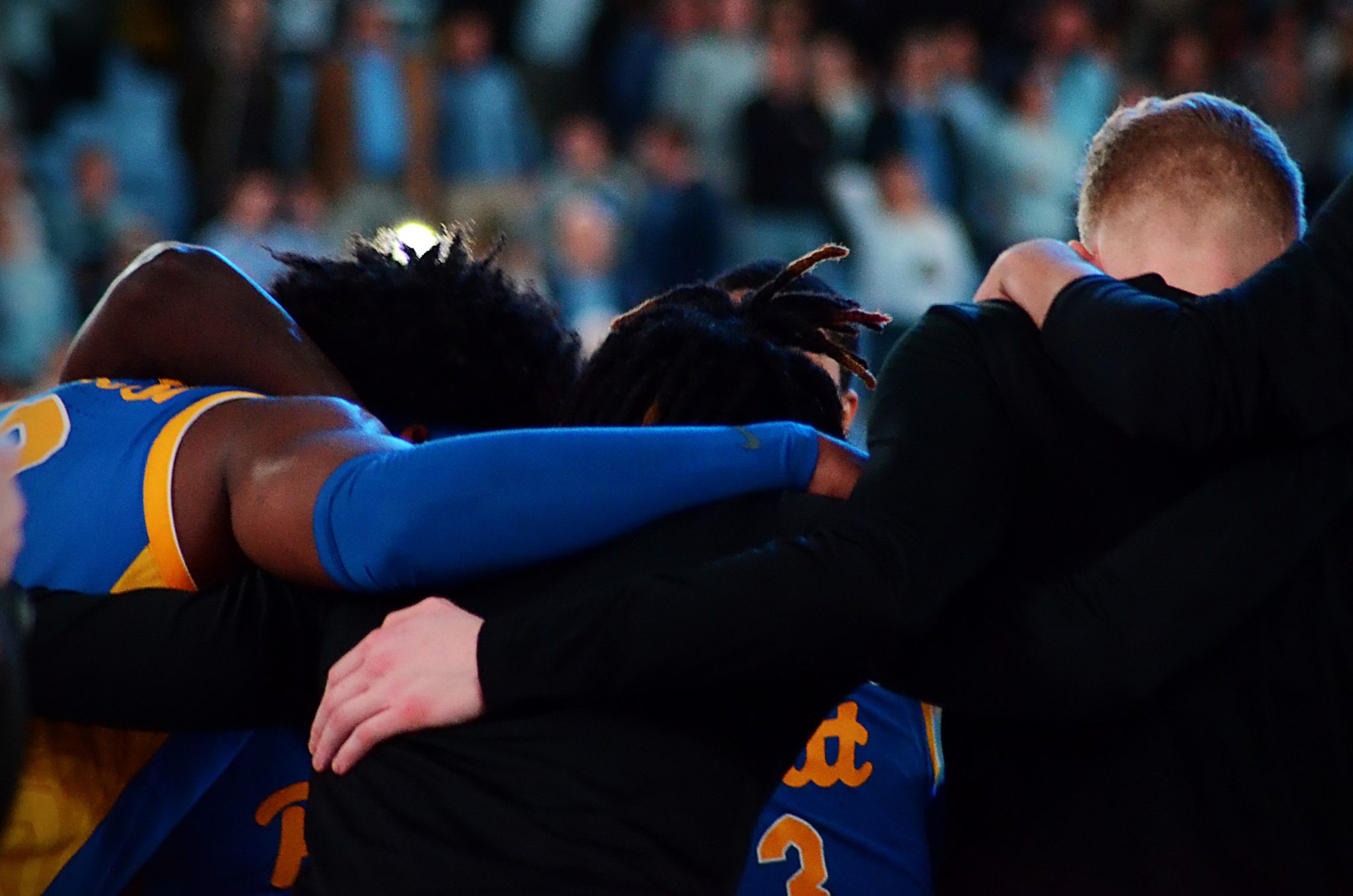 Pitt's basketball team huddles before playing against North Carolina on Wednesday, Feb. 1, 2023 in Chapel Hill. (Mitchell Northam / Pittsburgh Sports Now)